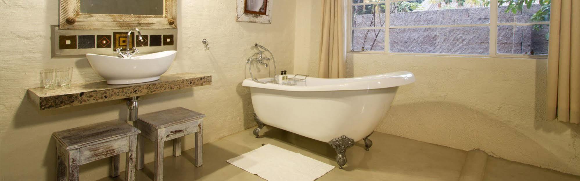 Bayete Guest Lodge Victoria Falls Exteriör bild